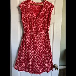 Woolrich Wrap Dress, red w/white all over print. Sz Large, 100% cotton, side tie